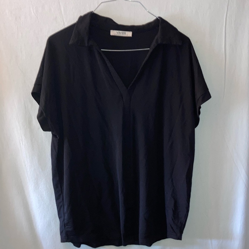 Vivilli short sleeve v/neck top